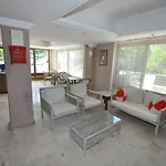 Defne & Zevkim Aparthotel Marmaris