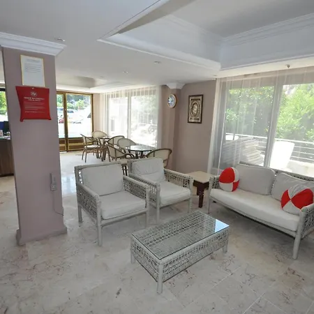 Defne & Zevkim Apartahotel Marmaris